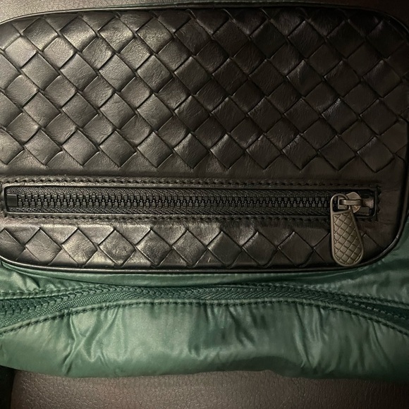 Bottega Veneta Black and Green Belt Bag - Picture 2 of 7